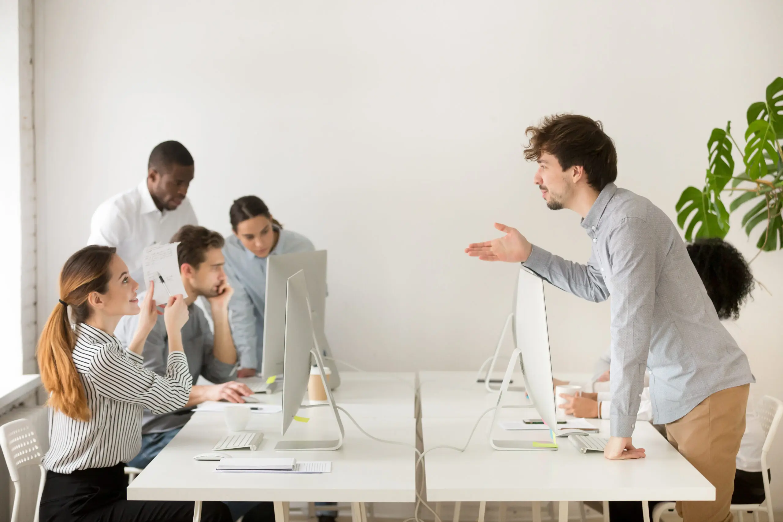 Comment gérer un conflit dans une équipe : conseils et stratégies efficaces